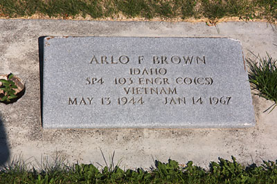 arlobrowngravestone.jpg